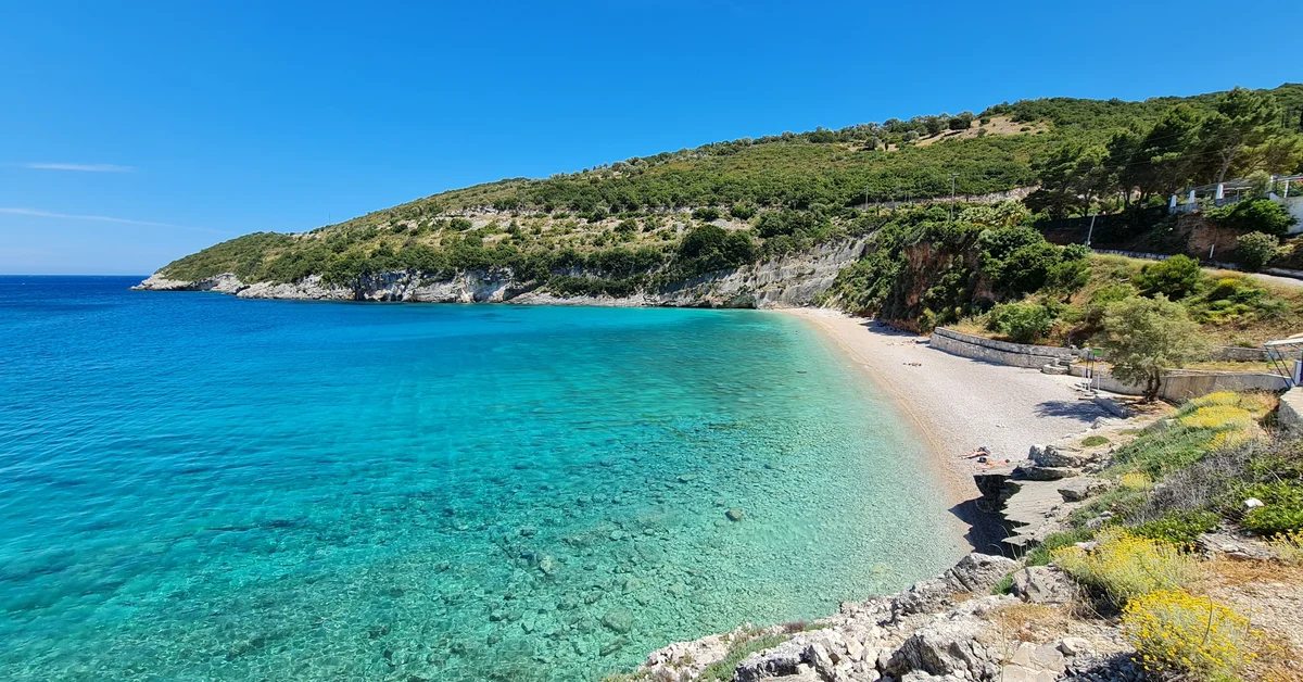 Makris Gialos Beach